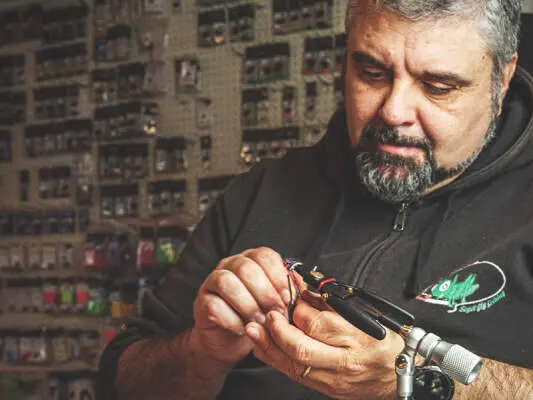 Nos mouches MADE IN ITALY – un tour dans les coulisses - Voici comment sont montées nos mouches fabriquées en Italie