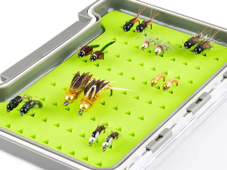 Sélection mouches hotfly BRASS BEAD NYMPHS EVO LTD - 16 mouches BL avec boîte
